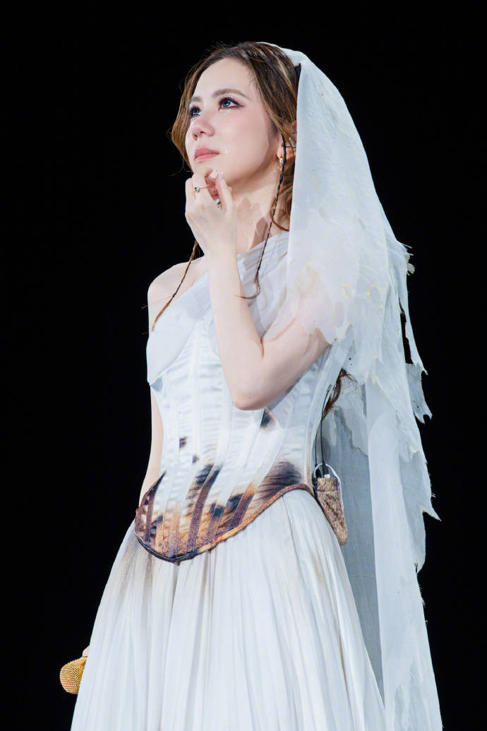 邓紫棋香港, 站收官发文, msn 邓紫棋香港, 站收官发文, msn