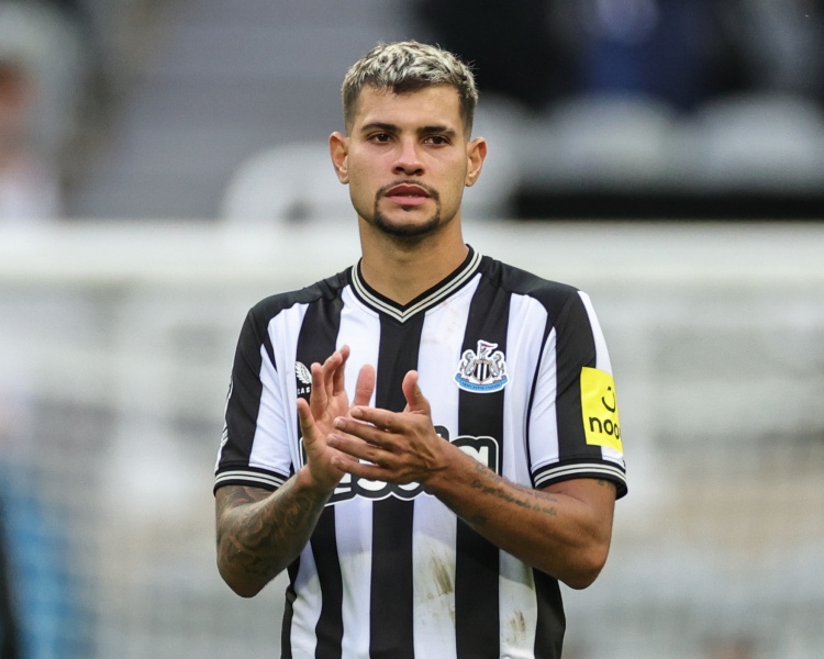 纽卡中场吉, 单看起来很 纽卡中场吉, 单看起来很